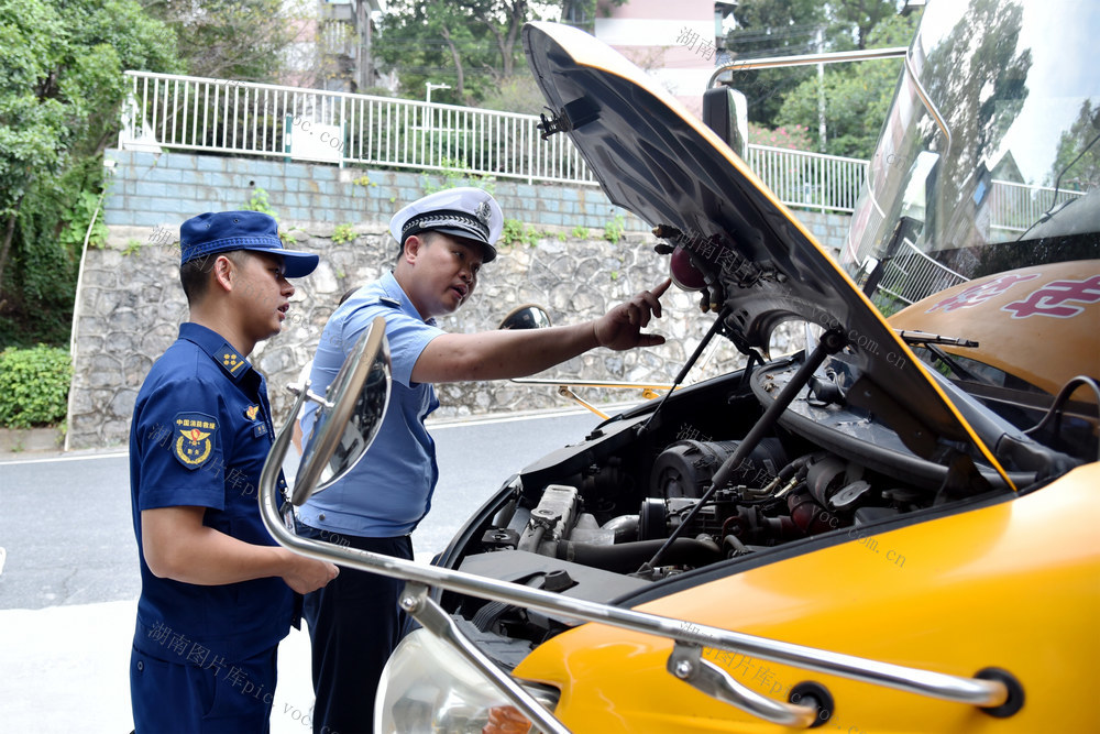 消防 安全 交警 校车 校园 开学季 秋季 师生