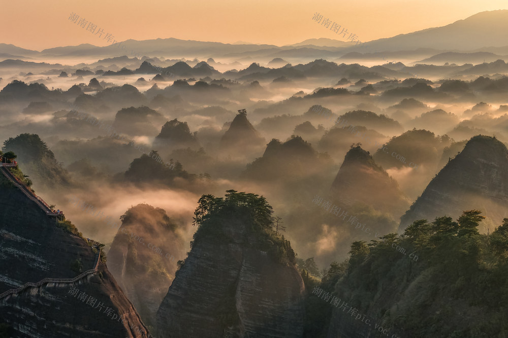 朝霞 云海 丹霞 峰林 景区