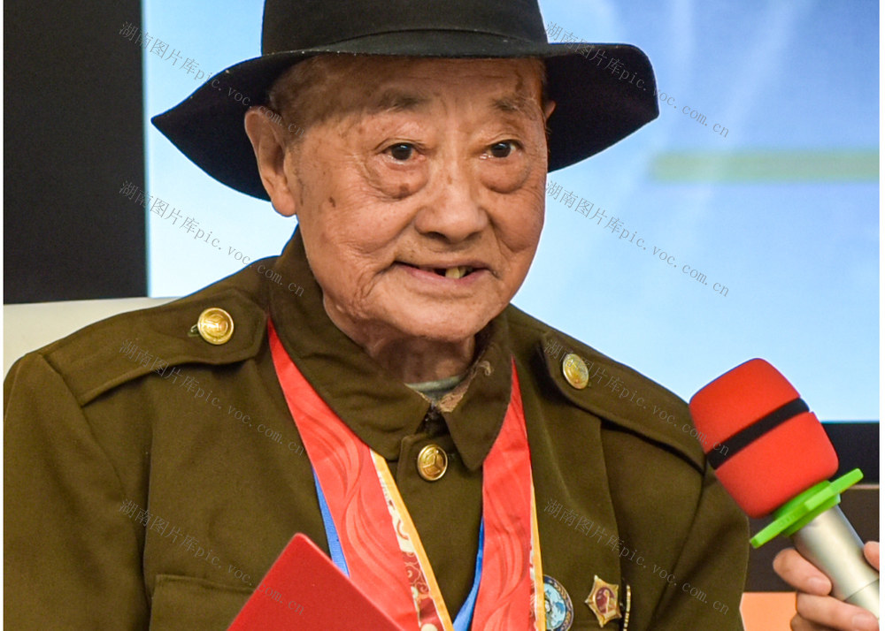 战斗英雄 朱以隆 故事 100天 连续击落 两架  美军 高空无人驾驶侦察机