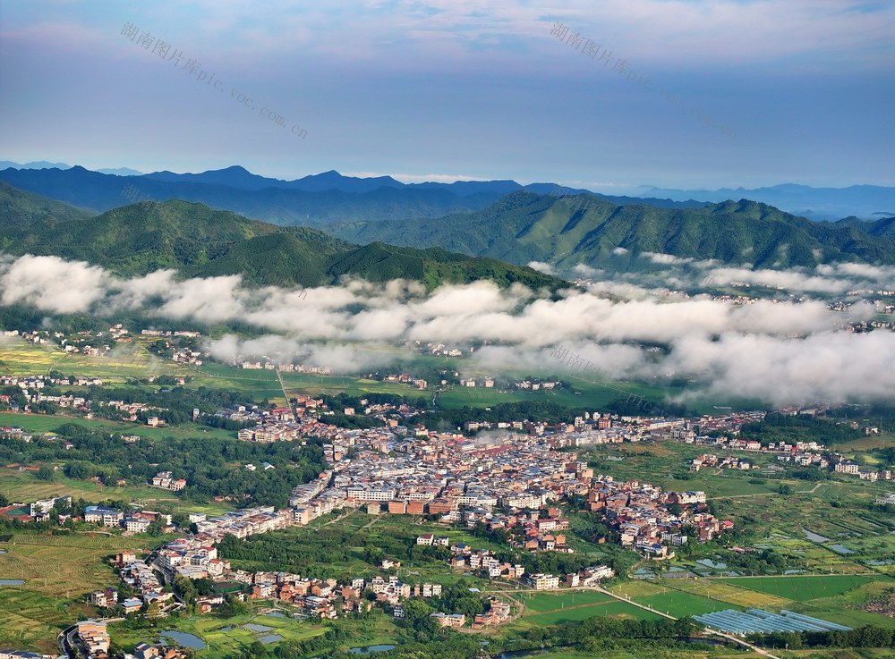 常宁 雨后 村庄  云雾美