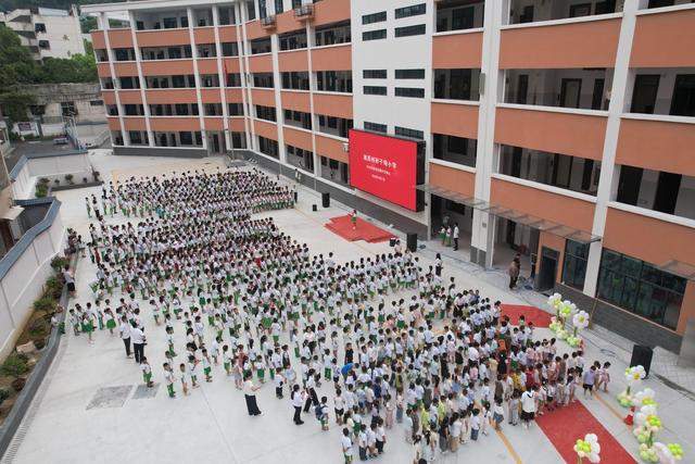 土家族 苗族  湘西   小学    开学典礼  学生  家门口  上好学
