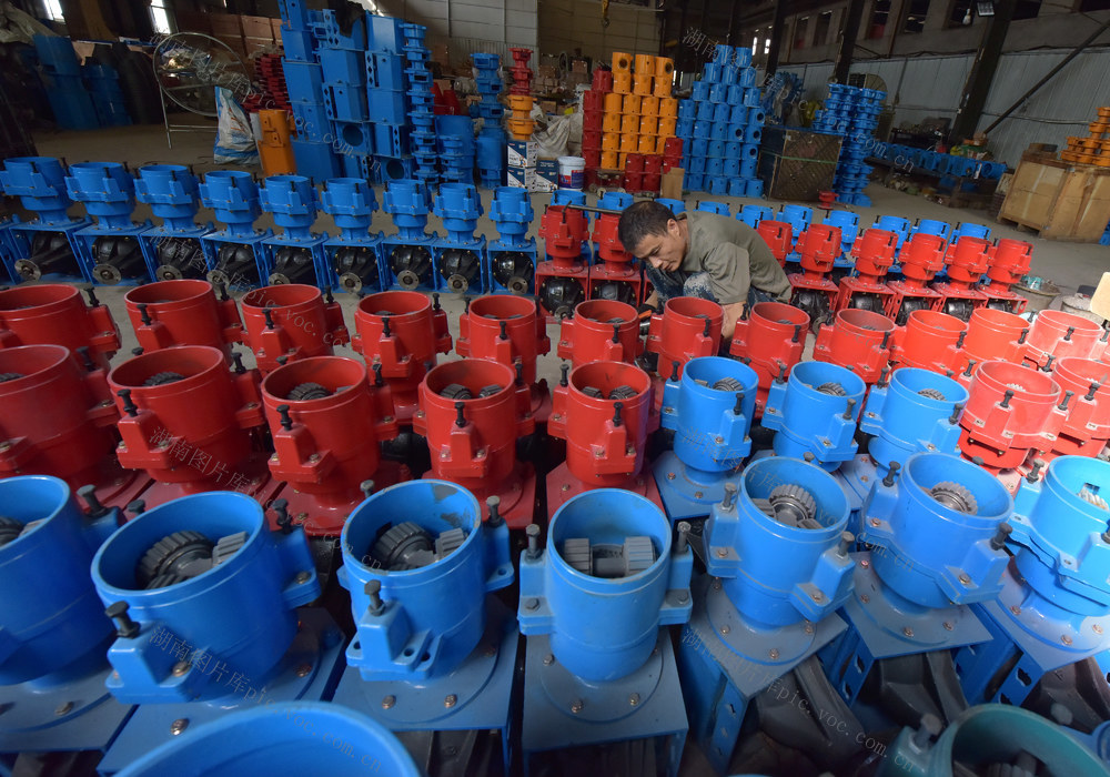 农机  出口  双峰县   非洲市场  收割机  饲料颗粒机  特色产业