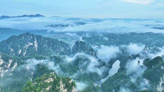 张家界 宝峰湖 云海