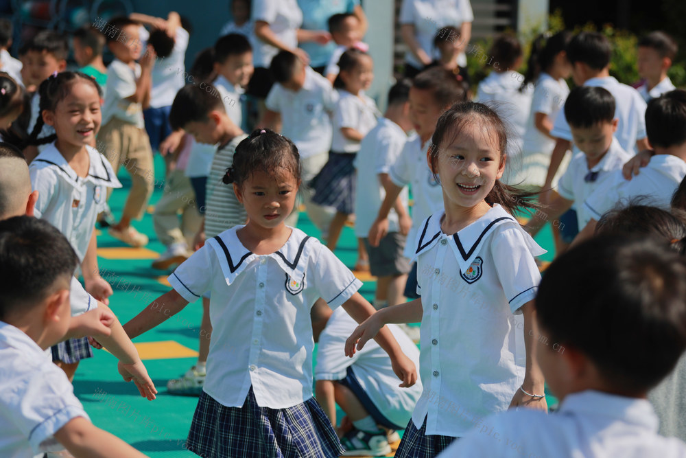 开学 新学期 升国旗 