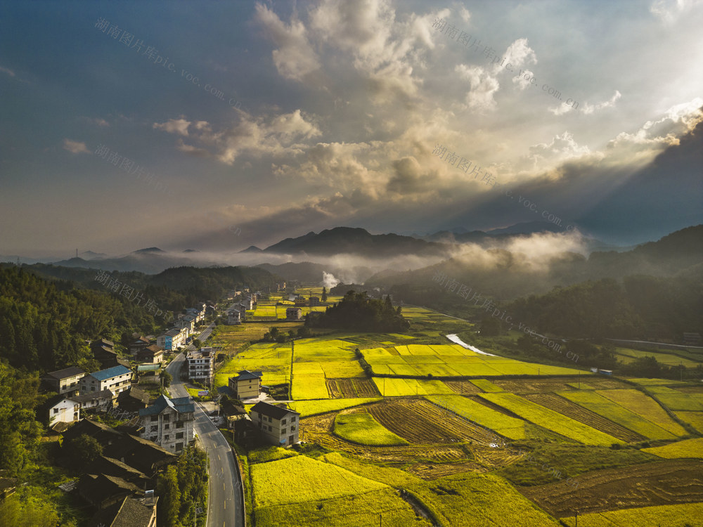 通道 秋 乡村 云 雾 路 河 田园 美景