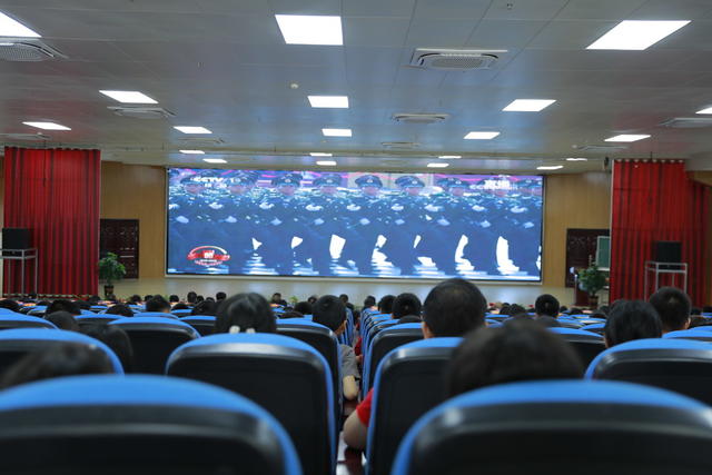 侗乡 童眼 看 阅兵 开学 
 思政 第一课