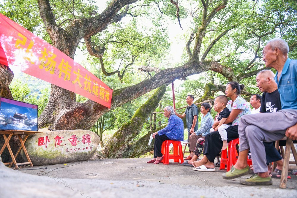 湖南道县：社会各界收看九三阅兵盛况
