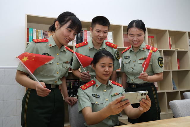 武警，官兵，观看，九三，阅兵