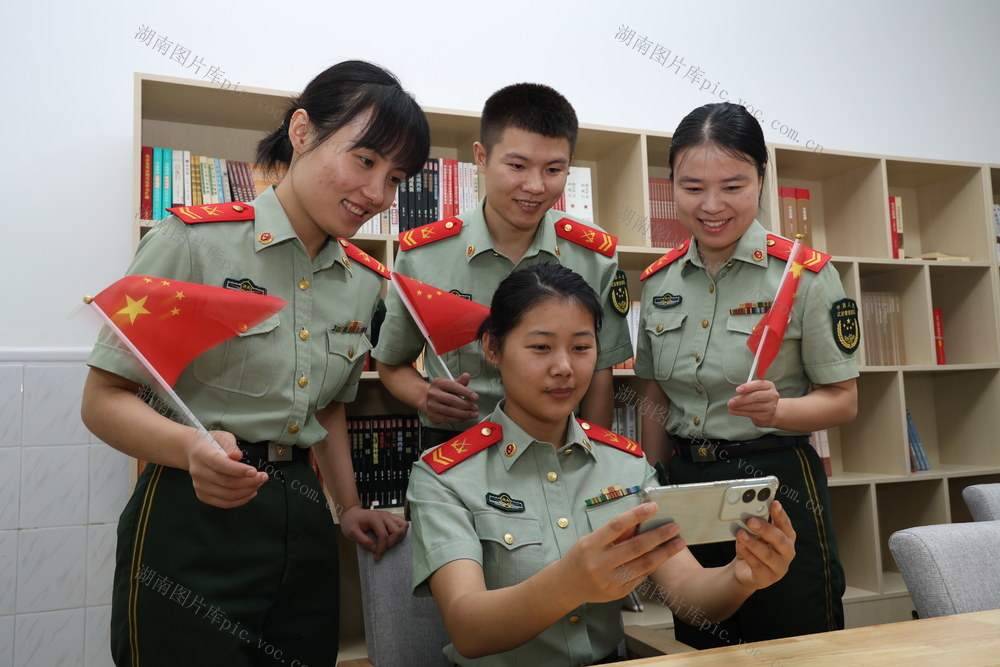 武警，官兵，观看，九三，阅兵