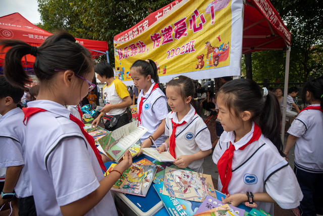 通道     小学生     图书    交换    书香