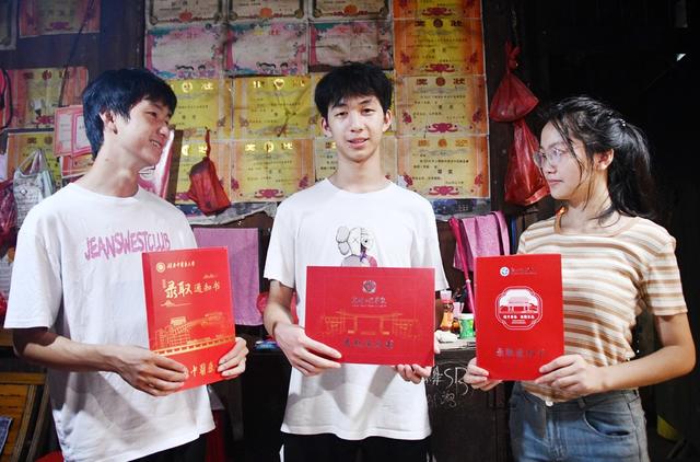 姐姐和双胞胎弟弟同圆大学梦