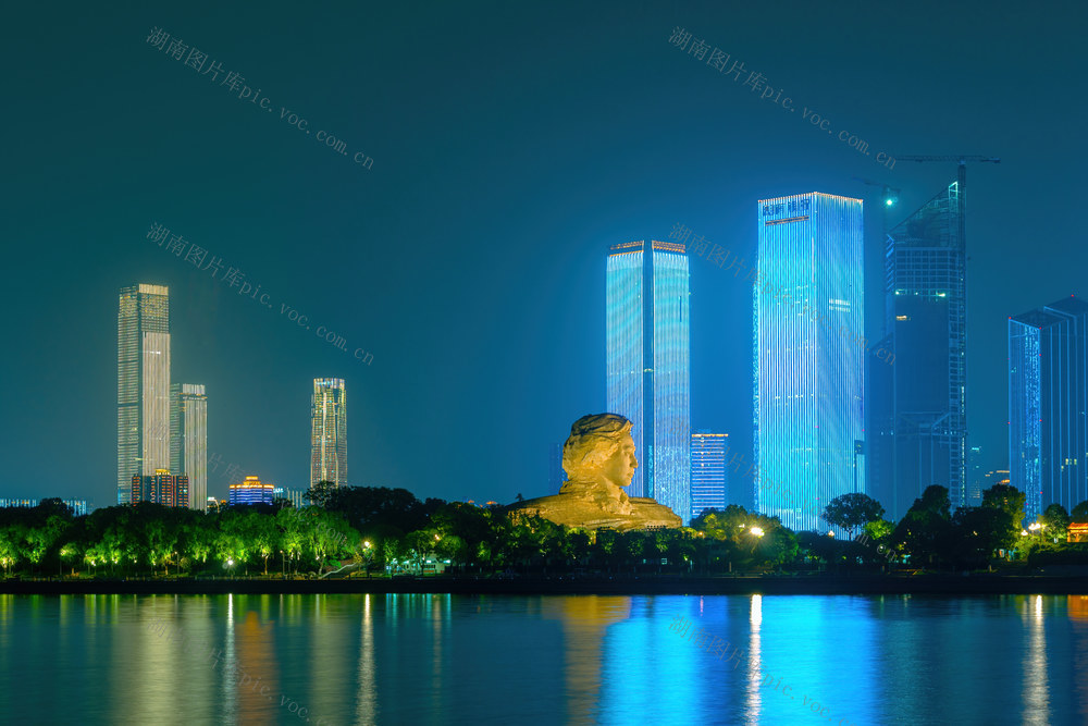 湖南 长沙 橘子洲 夜景 湘江 灯光 倒影 城市夜景湖面倒影城市天际线建筑灯光城市地标夜晚城市风光城市景观城市之光城市剪影湖光夜色城市夜色城市建筑城市风貌城市生活城市漫步城市旅行城市观光城市旅游城市文化