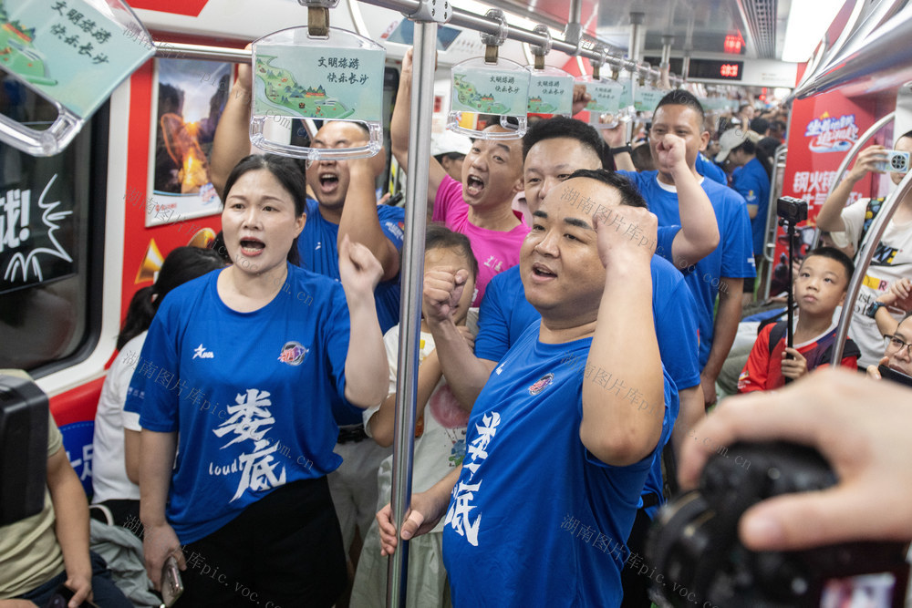 “湘超” 足球联赛 体育 文旅 球迷 娄底号 球迷专列 地铁 交通