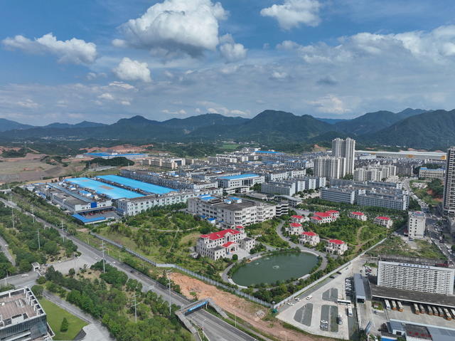 蓝思科技 
工业园  信息产业 蓝领 