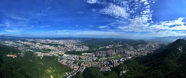 9月10日  航拍  郴州市  城市建设  老城区  城东新区  连为一体  相得益彰  郴州城市建设  日新月异    