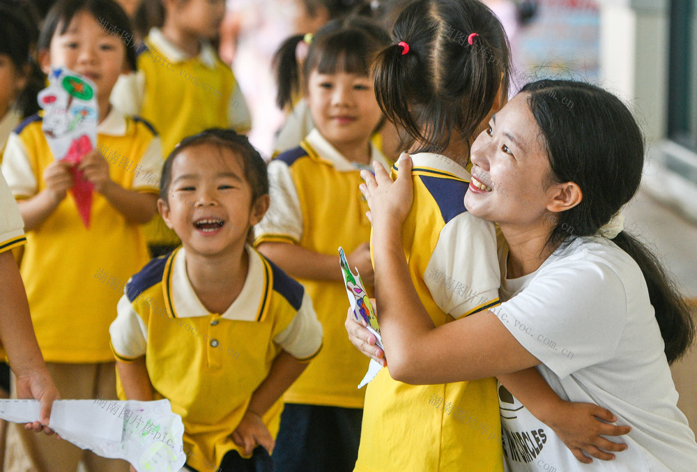 湖南道县：喜庆教师节