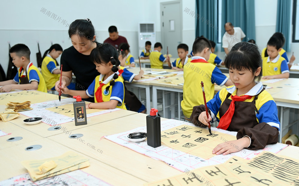 毛笔字 书写 练习 书法 学生 教育 托管 汉字 学校  培养