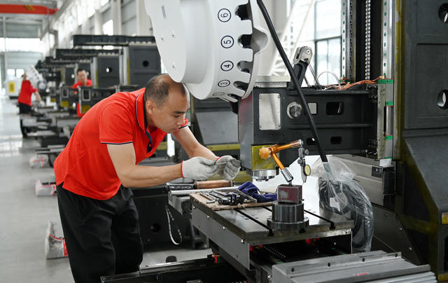 机械制造 科技创新 企业 产品 转型升级 订单 技术 工人 发展 工厂 工业  生产