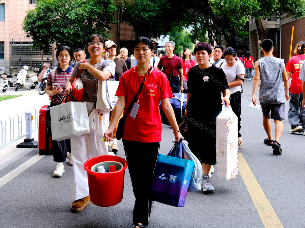 高校迎新生，湖南大学