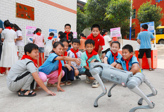 科普  进校园  科技  点燃