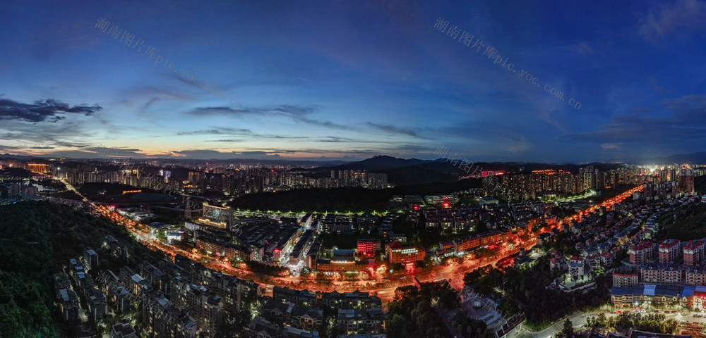 航拍  郴州  苏仙区  城东新区  陶醉  夜景  王仙岭  夜色  灯火辉煌  车水马龙  郴州大道 
 充满活力   魅力  城市夜景