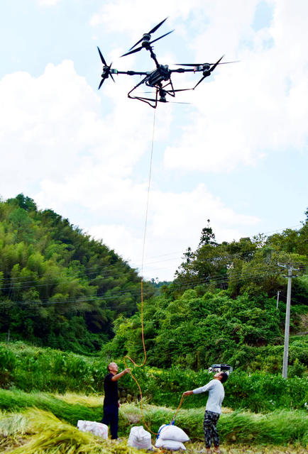 无人机 助力 农业  降本增效 乡村振兴