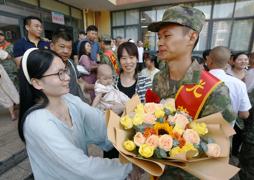 嘉禾：欢送新兵入伍