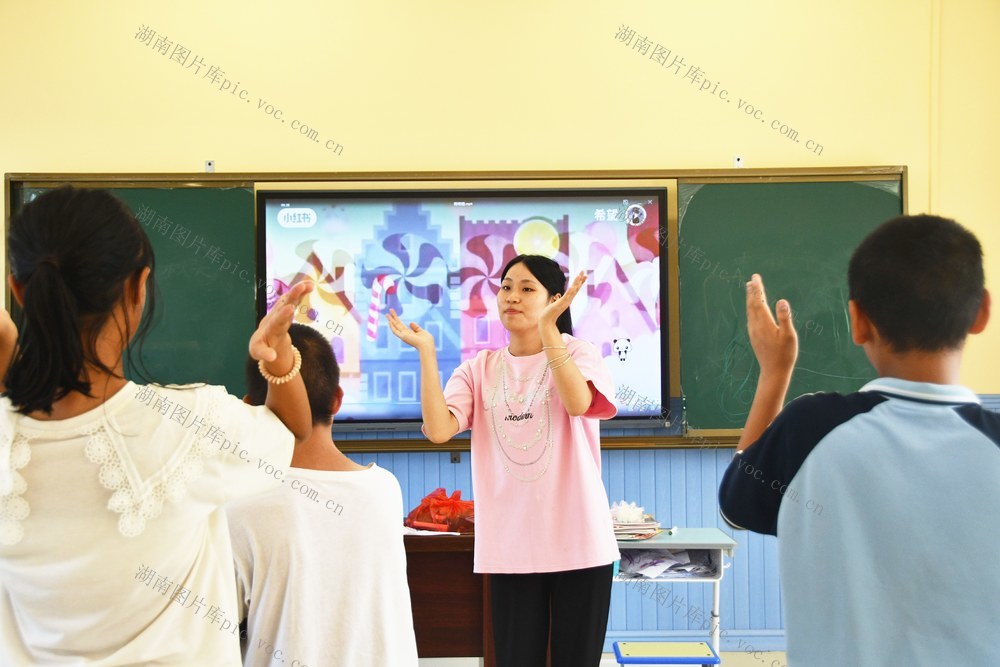   让“折翼天使”从有学上到上好学