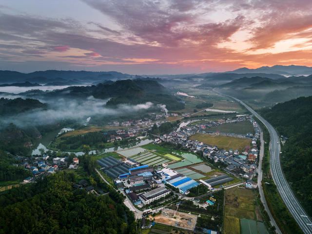 侗乡 山村 秋日 霞 雾 美景