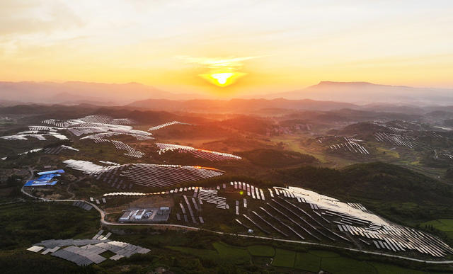 日出  光伏  映照  如画