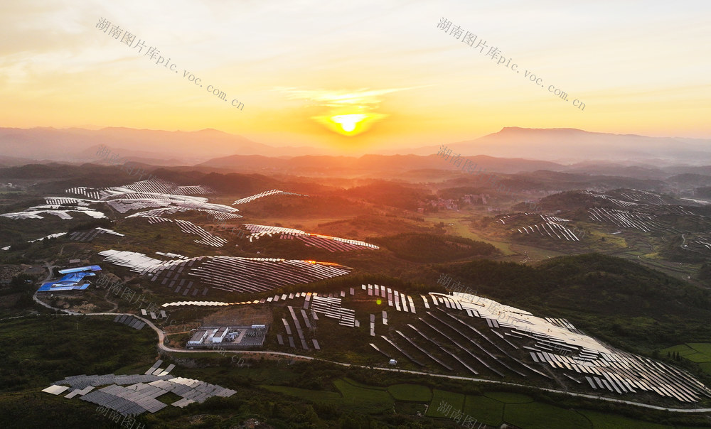 日出  光伏  映照  如画