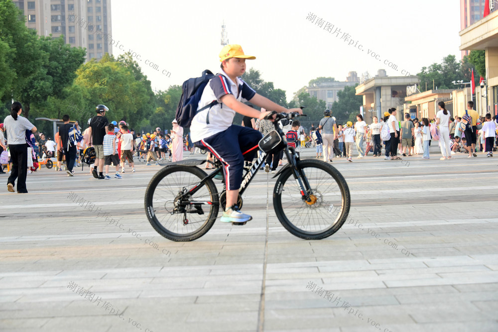 低碳  健身  骑行