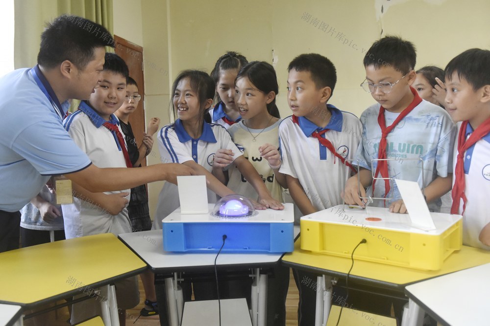 科普  科技  校园  青少年  学生  实验  装备  好奇心  想象力  多彩  课堂  蓝山  学校  企业  湖南 