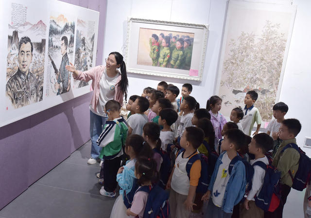 幼儿园小朋友   抗战精神  美术馆  书画展  九一八  抗战胜利80周年