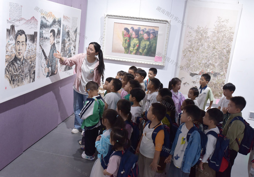 幼儿园小朋友   抗战精神  美术馆  书画展  九一八  抗战胜利80周年