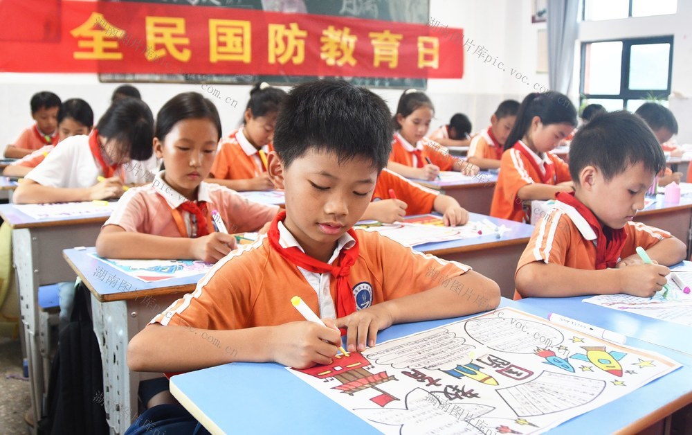  普及国防教育  激发爱国热情