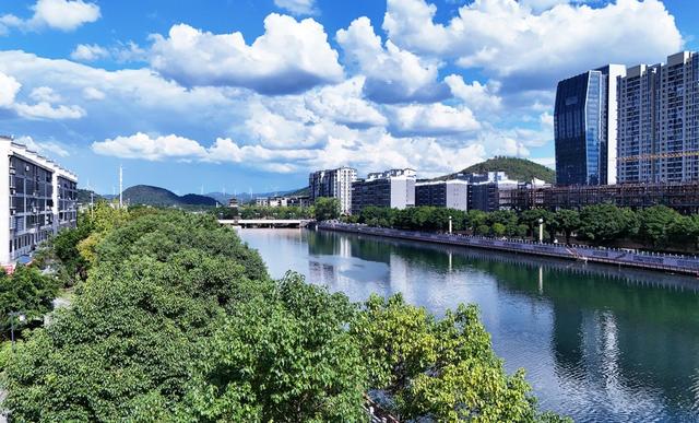 水清岸绿  生态家园