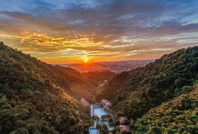 湖南  郴州  苏仙区  城东  王仙岭  航拍 
 绚丽晚霞  美景  风景区  青山绿水  美轮美奂  画面