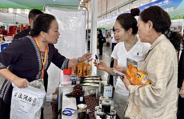 侗乡好物京城受青睐
