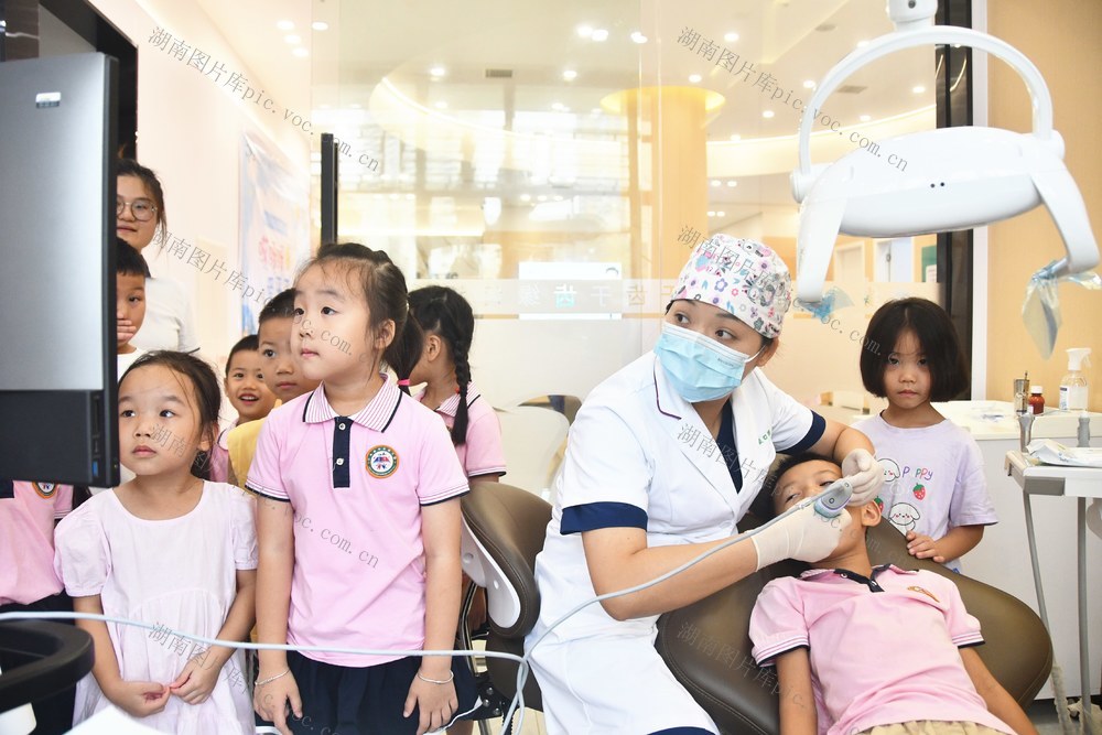 爱护牙齿  关注健康