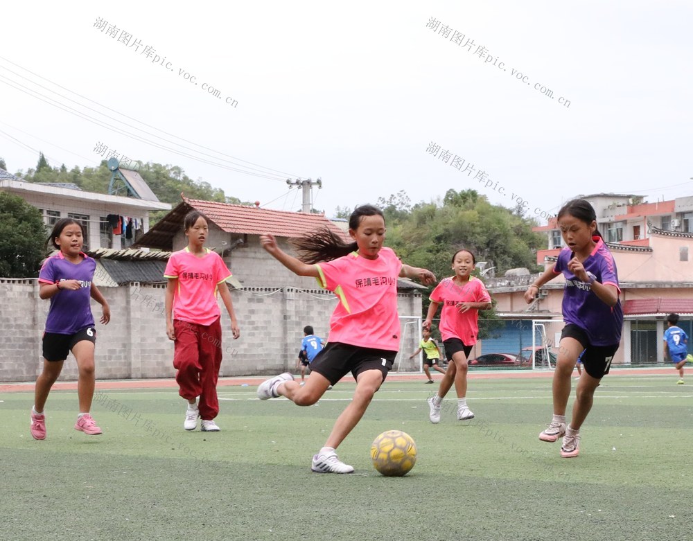 乡村孩子的足球梦