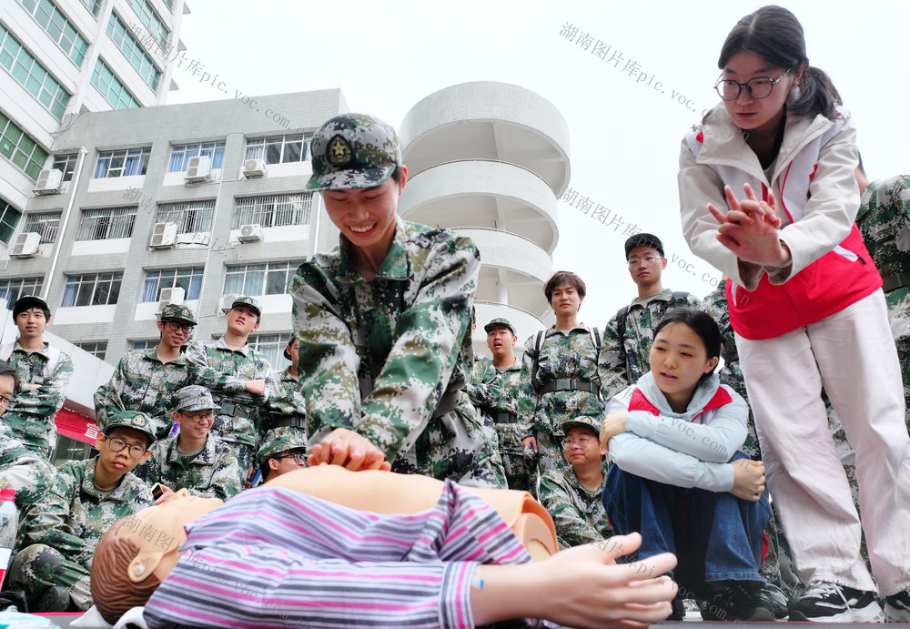 大学生 新生 军训 急救 心肺复苏 培训