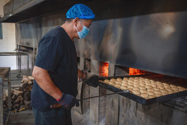传统手工柴火月饼
