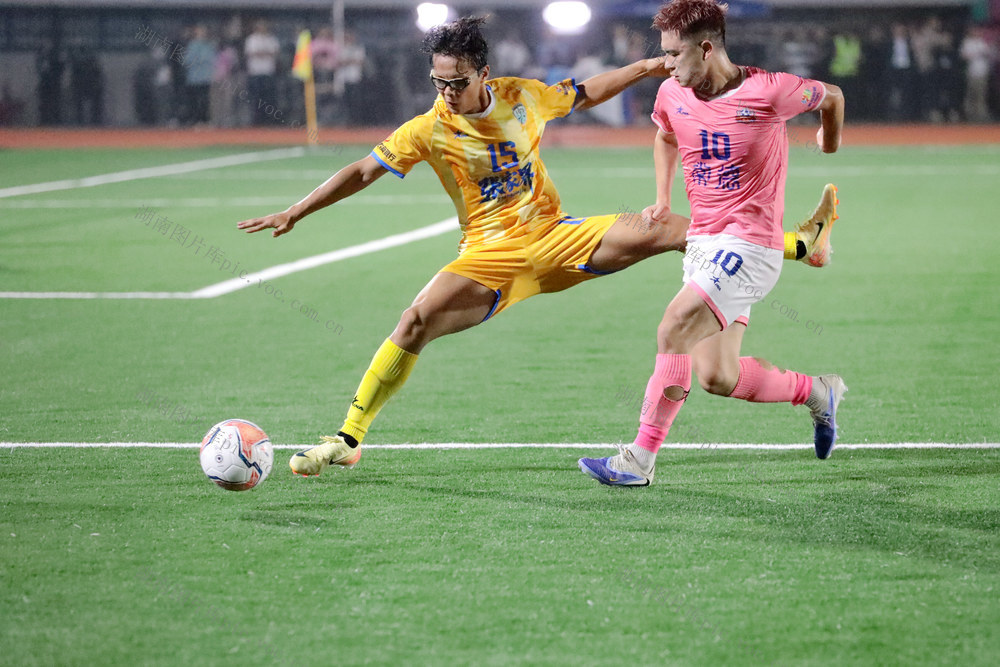 湘超 赛场 队员 激烈角逐 精彩瞬间