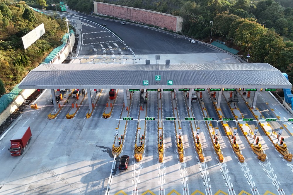 高速公路  收费站  数智云 
交通出行