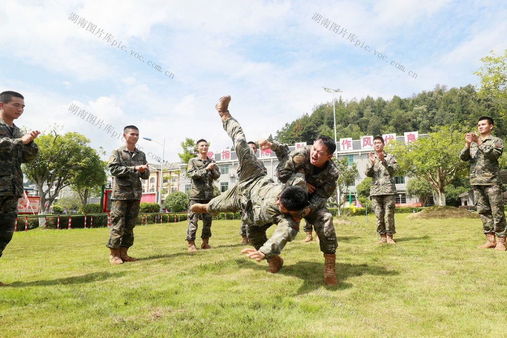 国庆 武警 假日 练兵 演练 祖国 献礼