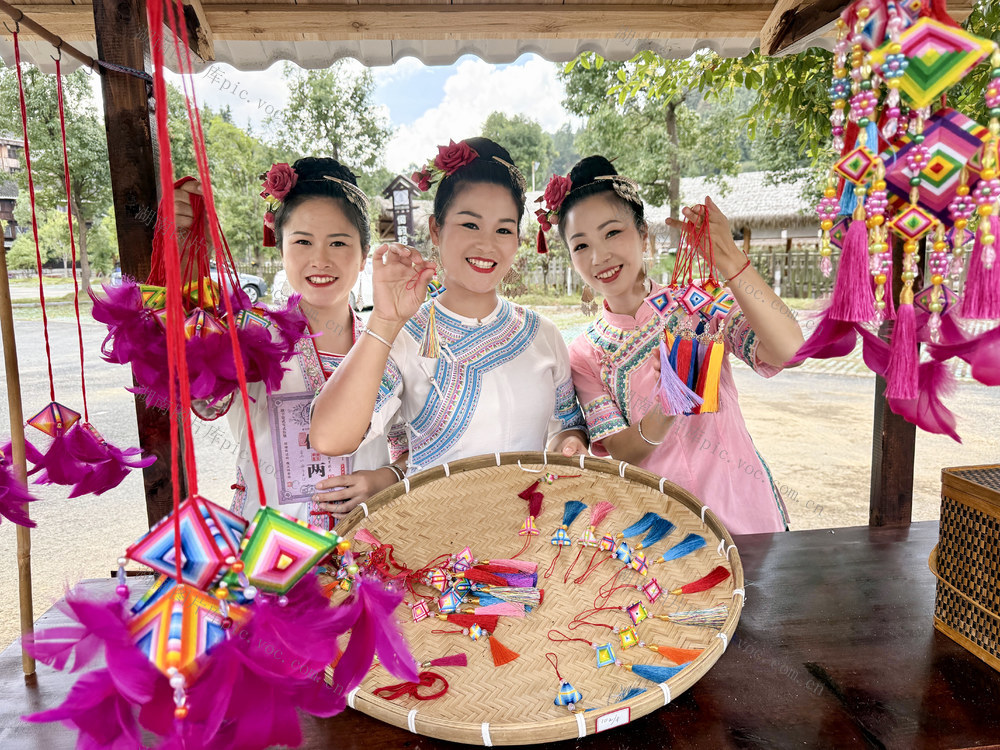 国庆长假首日 通道侗寨喜迎八宾客
