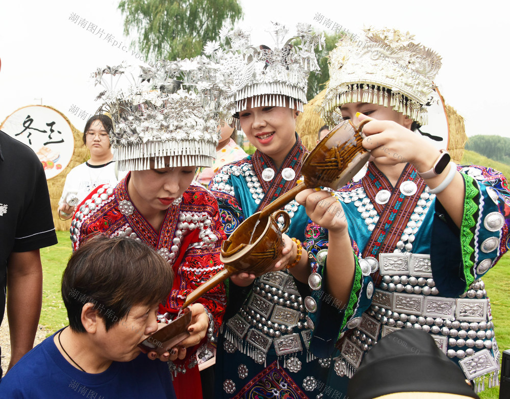国庆节  中秋节 假日经济  旅游