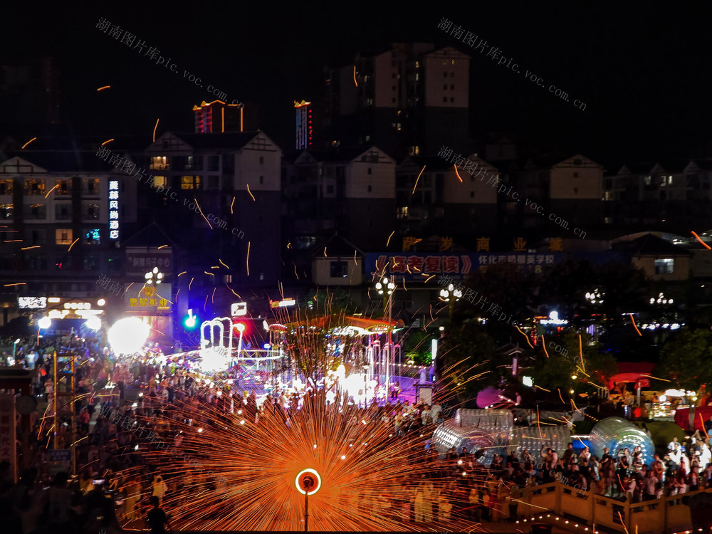 通道 萨岁 广场 打铁花 表演 庆 国庆