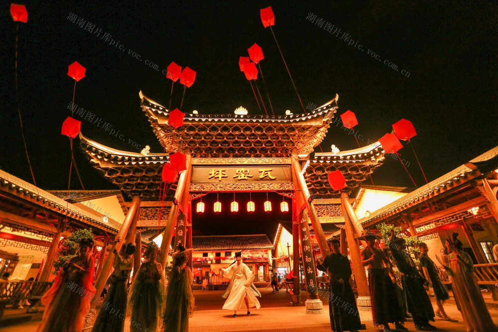 湖南  郴州市  苏仙区  飞天山  瓦窑坪  非遗技艺  展演 
 游客  打卡 听音辨曲  挑战  
 孔明灯  祈福  非遗  主题活动  